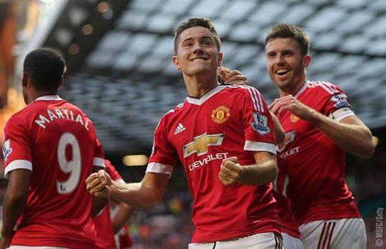 不少球迷和 不少球迷和